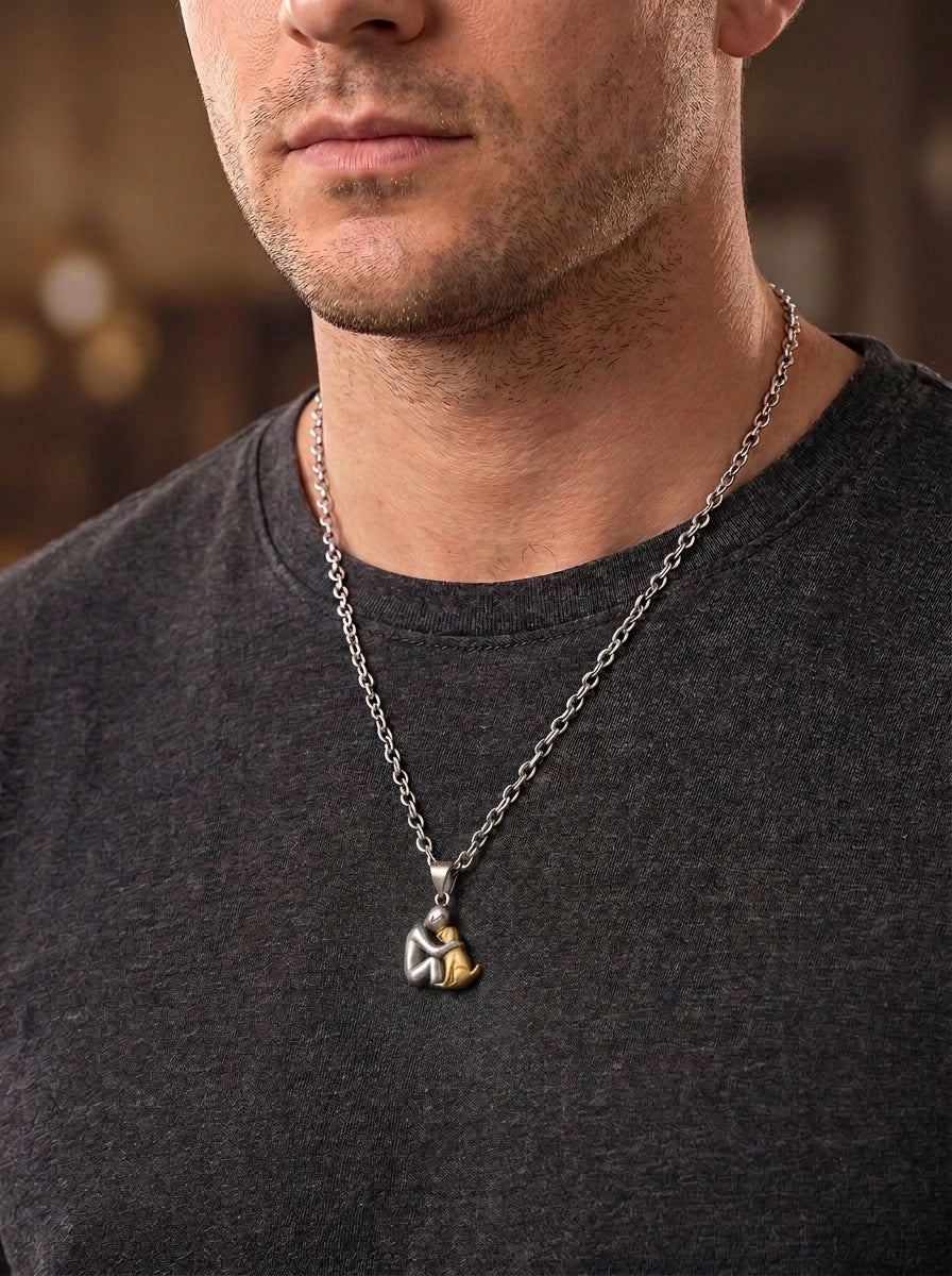 Collar Abrazo con Mascota puesto, figura de hombre