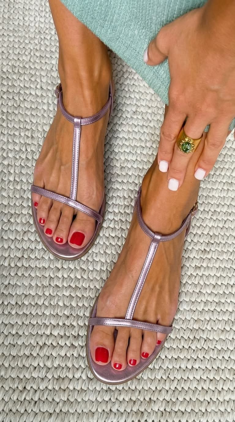 Zafira | Sandalias Planas Metálicas con Tiras en T