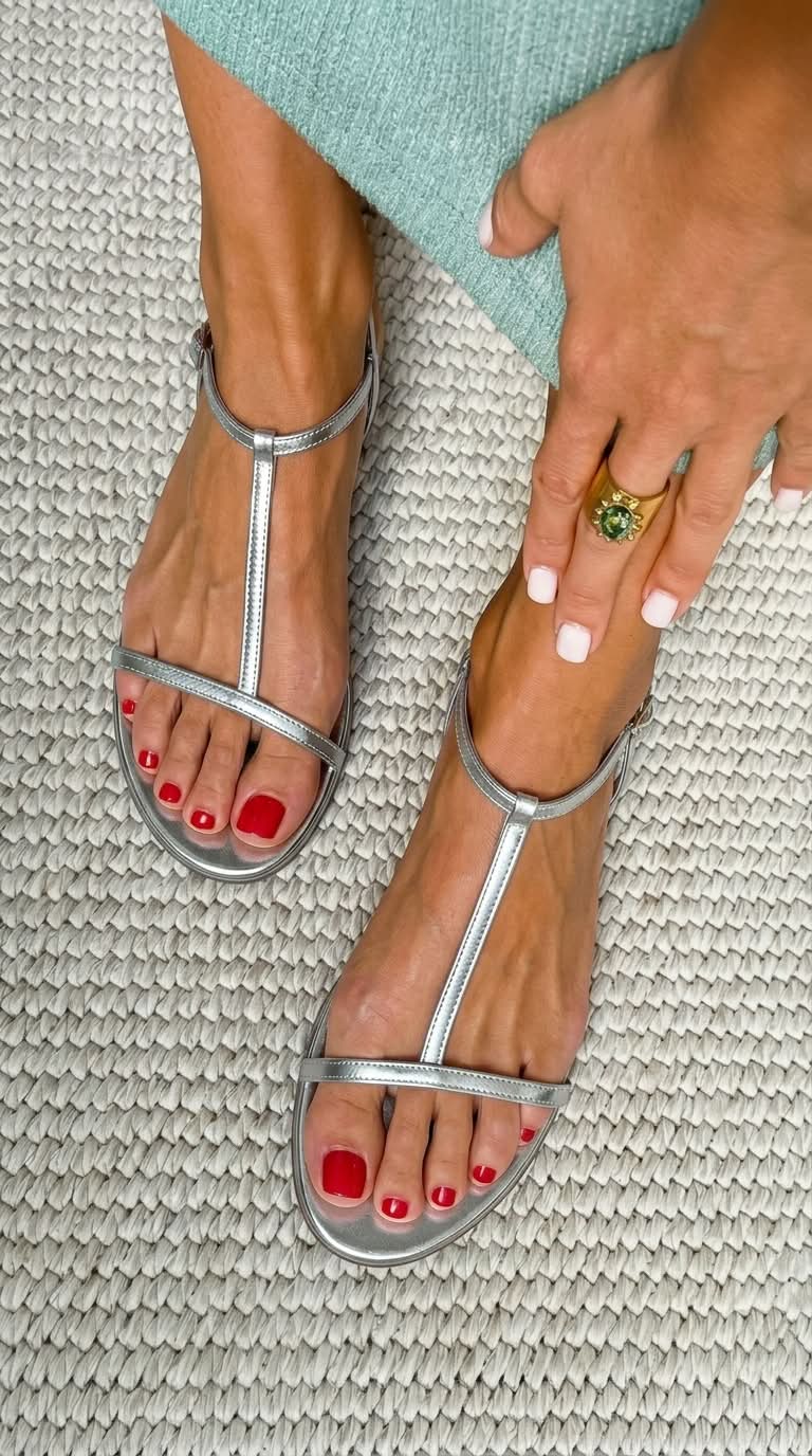 Zafira | Sandalias Planas Metálicas con Tiras en T