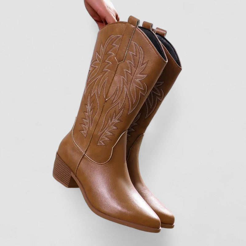 Lourdes | Botas Camperas Bordadas