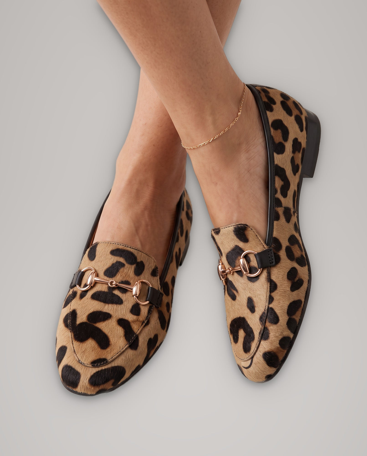 Mocasines de Leopardo con Hebilla Dorada